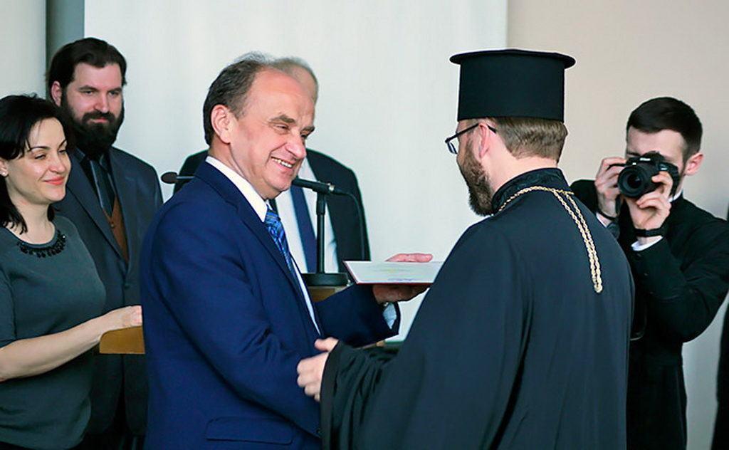 Міносвіти вручило богословам свідоцтва про державне визнання їх дипломів