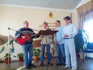 В церкви поселка Кировское организована музыкальная группа