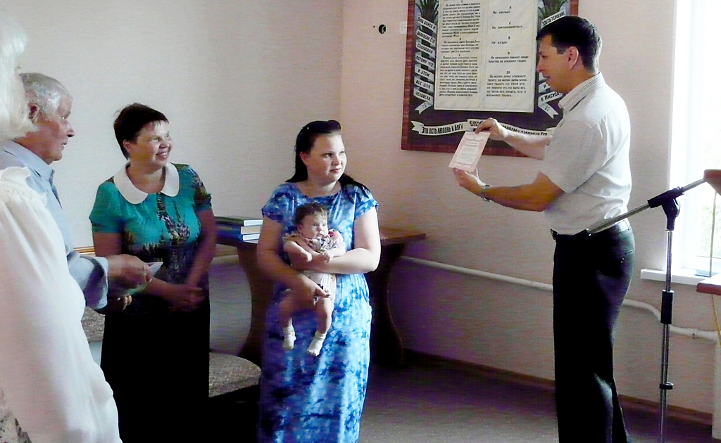 Церковь города Покров заботится о детях