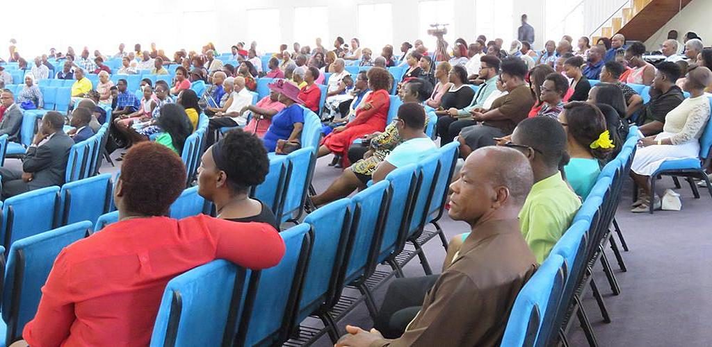 В Синт-Мартене члены Церкви вновь посвятили здание церкви, разрушенное ураганом