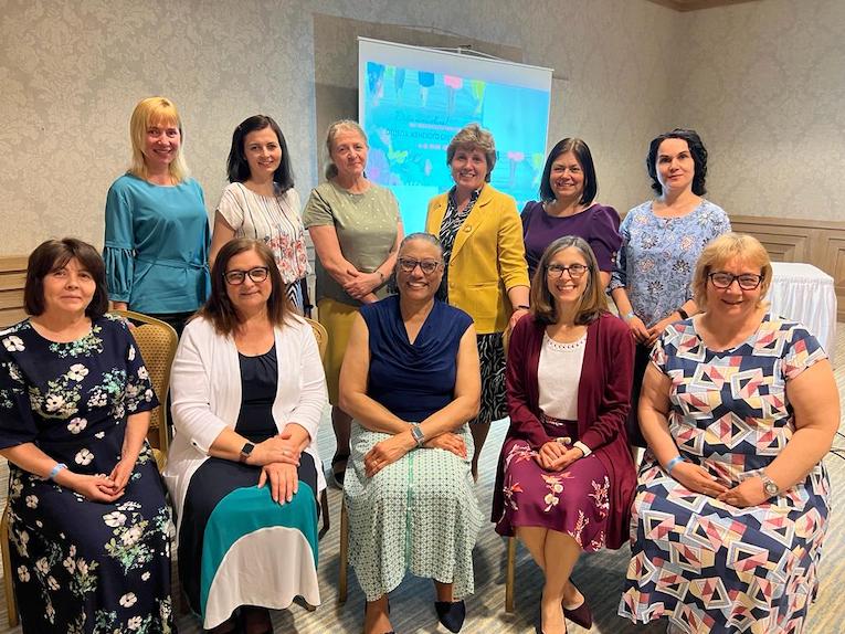 Хорошо и приятно быть сестрам вместе