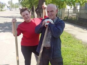 Адвентисты Синельниково помогали убирать центральную улицу города
