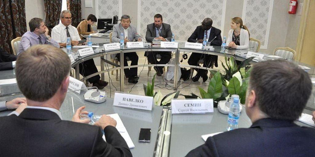 Адвентисты проводят в Москве переговоры на высоком уровне о законе, ограничивающем миссионерскую работу