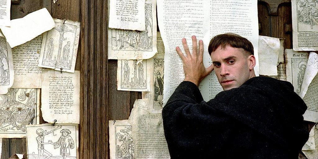 Через 500 лет после Лютера англиканские традиционалисты вывесили на дверях лондонского собора свои тезисы