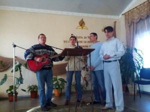 Днепропетровские музыканты говорили о мамах на служении в Кировском