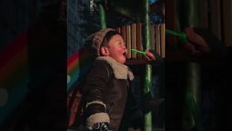 Папа с нами играет  / ОТЦЫ. Истории, рассказанные детьми